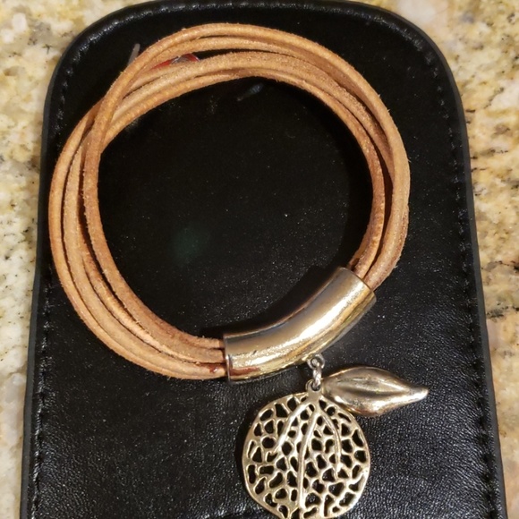 Bracelet - Picture 1 of 3